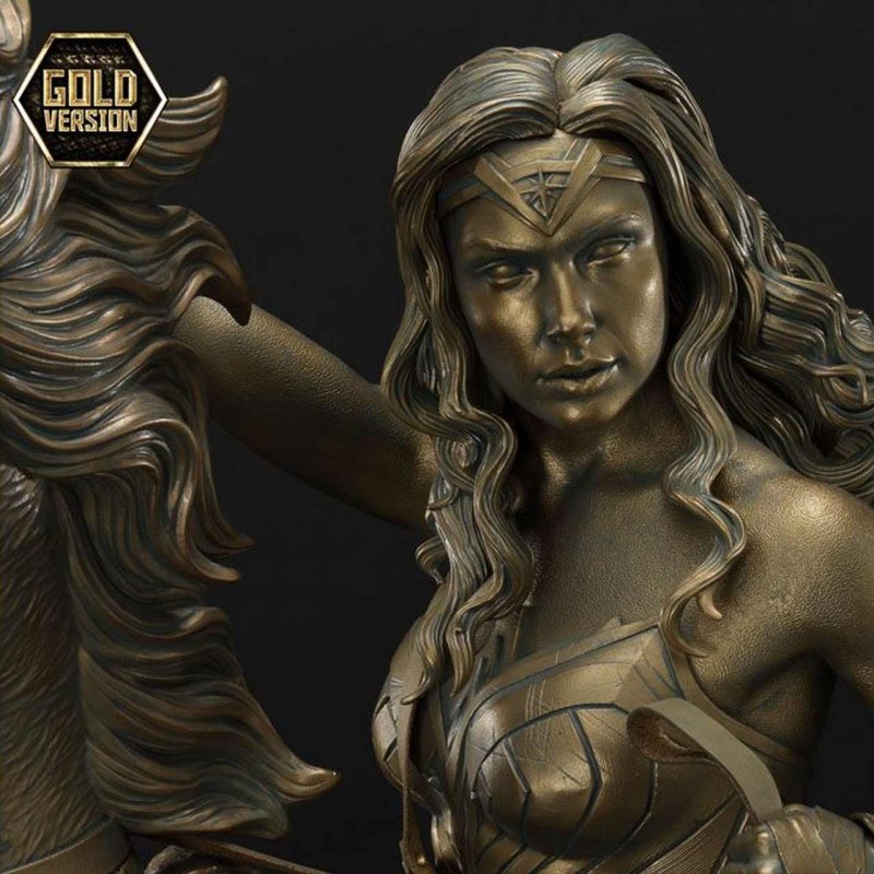 Wonder Woman on Horseback Gold Version - Wonder Woman - Polystone Statue