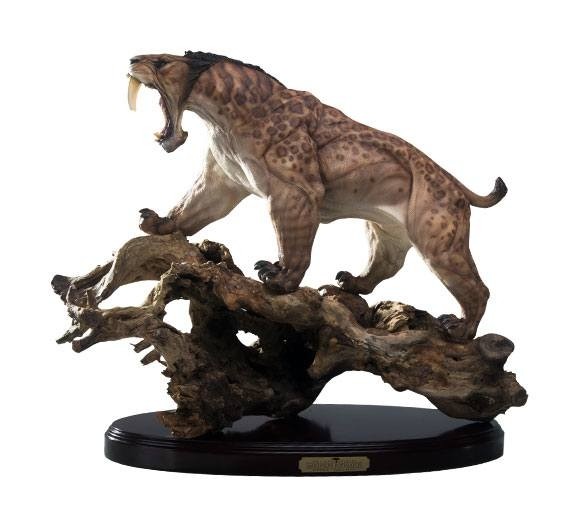 King of the Felines Smilodon Populator Tree Root Exclusive - 1/6 Predatory Scale Statue