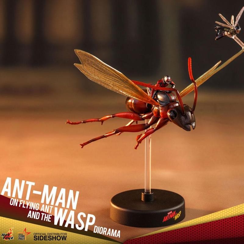 Ant-Man on Flying Ant and the Wasp - Ant-Man &amp; The Wasp - Compact Figur