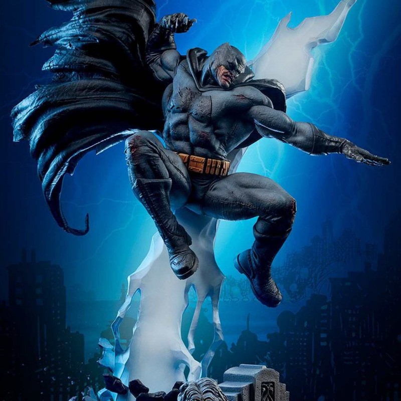Batman - The Dark Knight Returns - Premium Format Statue