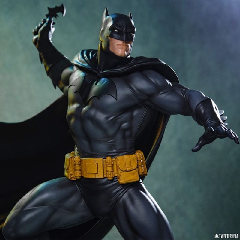 Batman (Black and Gray Edition) - DC Comics - 1/6 Scale Maquette