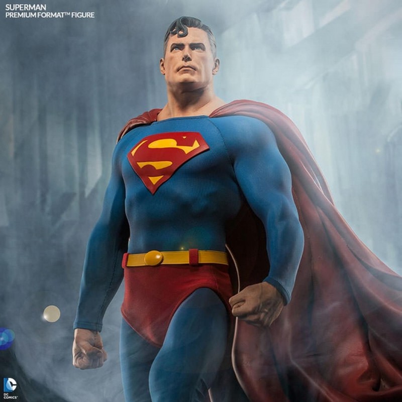 Superman - Premium Format Statue