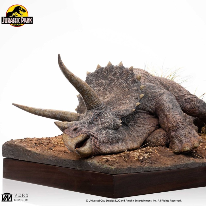 Sick Triceratops - Jurassic Park - 1/8 Scale Maquette