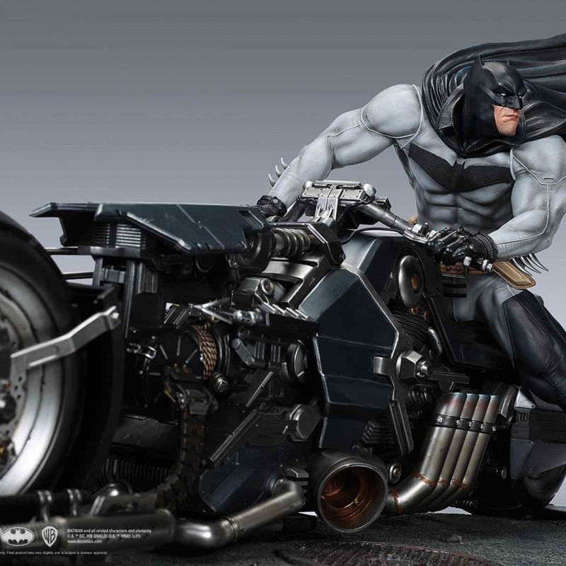 Batman: White Knight (Batcycle Edition) - DC Comics - 1/4 Scale Premium Statue